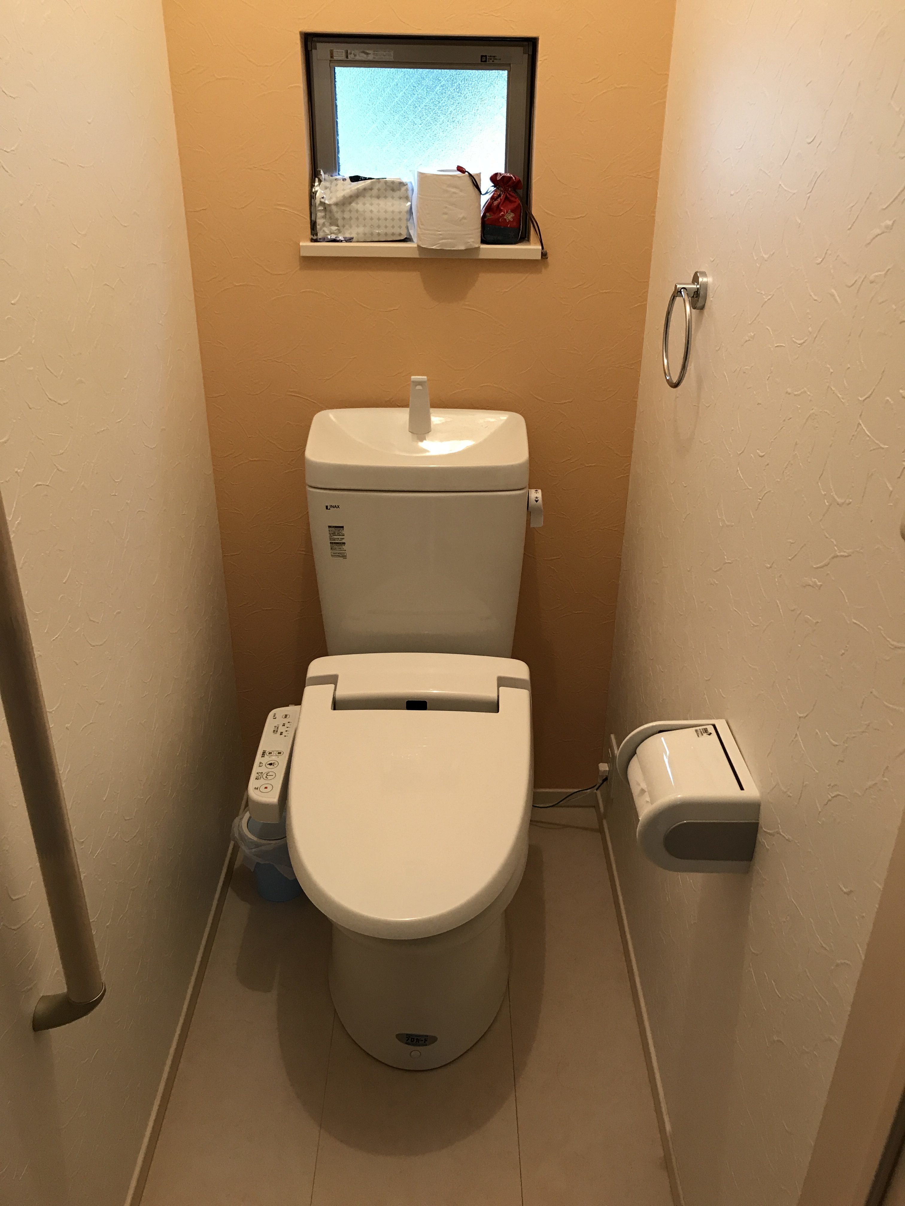100均グッズでトイレに小物収納を取り付けてみました